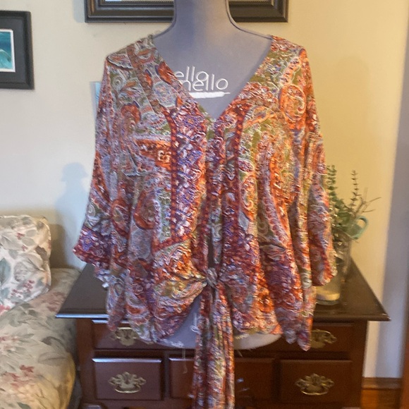 ❤️NWT Boho Paisley Top with tie waist. Size XL❤️ - Picture 1 of 6